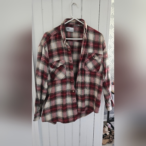 Men's Sz: L. C&C Sportswear Red/Maroon Flannel- button down - Picture 9 of 10